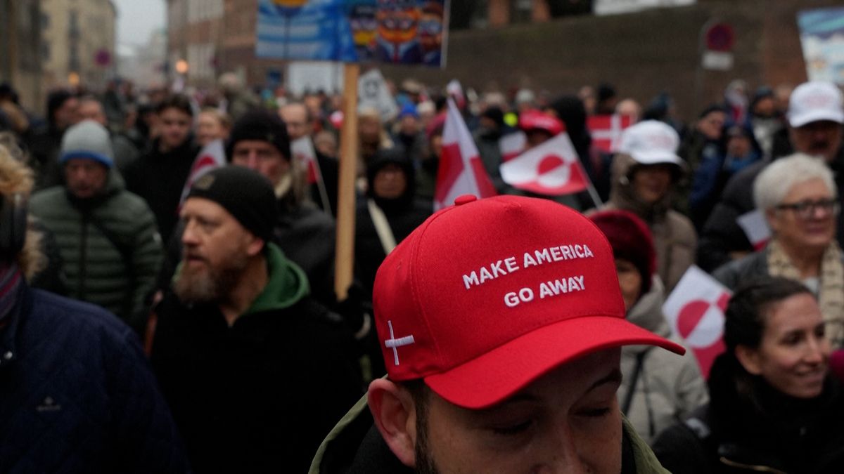 Už toho bylo dost. Po dánských protestních čepicích se jen zaprášilo